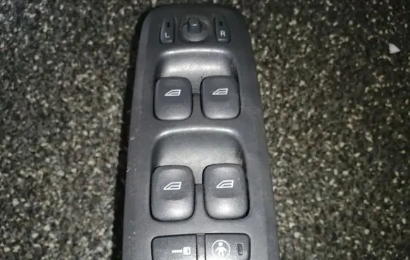 Volvo V70 Electric window control switch 9452959