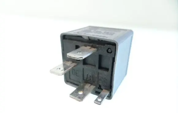 Volkswagen Golf IV Other relay 1J096381A 109