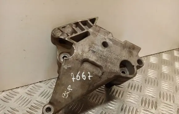 Volkswagen PASSAT B6 Engine mounting bracket 03G199207G