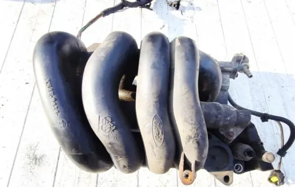 Ford Fiesta Intake manifold xs4e9424ee
