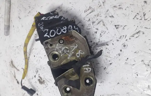 KIA Carens I Rear door lock