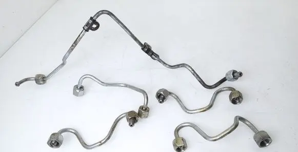 Fuel injector supply line/pipe
