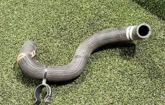 Nissan NV300 Engine coolant pipe/hose 140532719R