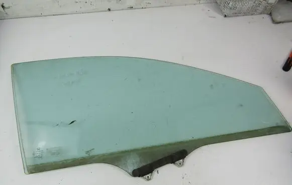 Honda CR-V Front door window glass four-door 
