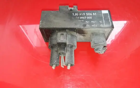 Volkswagen Polo IV 9N3 Glow plug pre-heat relay 1J0919506M