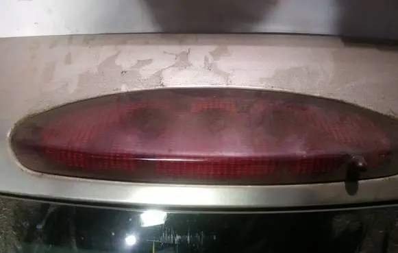 Nissan Quest Third/center stoplight