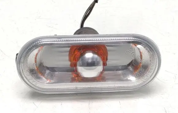 Front fender indicator light