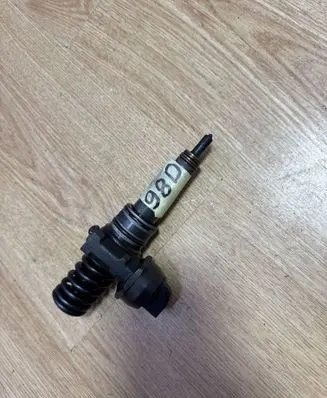 Volkswagen PASSAT B6 Fuel injector 038130073BQ 0414720312