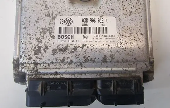 Volkswagen Golf IV Engine control unit/module 038906012K 0281010111