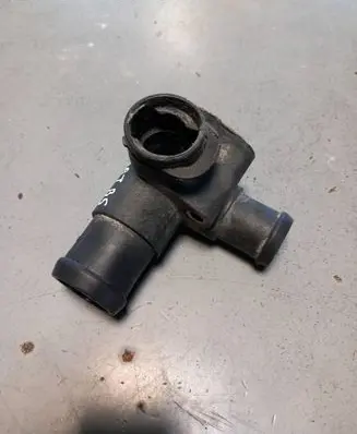 Volkswagen PASSAT B5 Engine coolant pipe/hose 028121132
