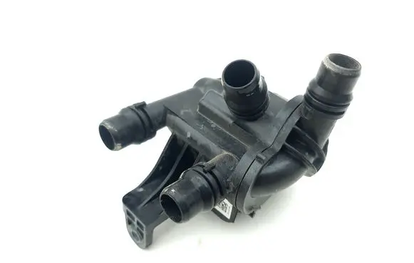 Peugeot 3008 II Thermostat/thermostat housing 9843217680