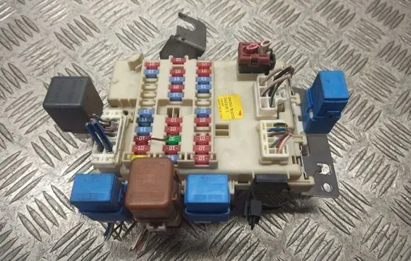 Nissan Almera Tino Fuse box cover 24350BU210