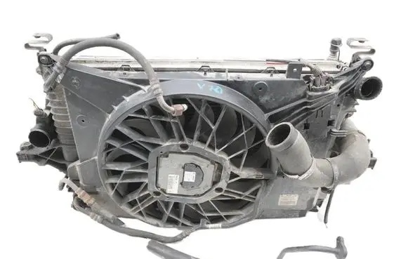 Volvo V70 Coolant radiator 30645012