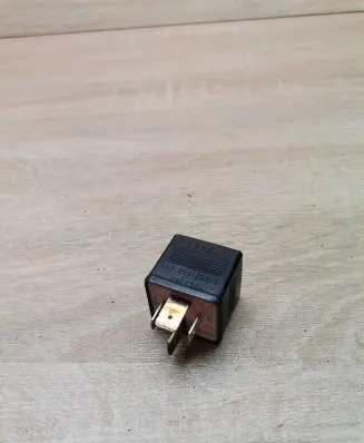 Audi A6 S6 C4 4A Other relay 443951253s