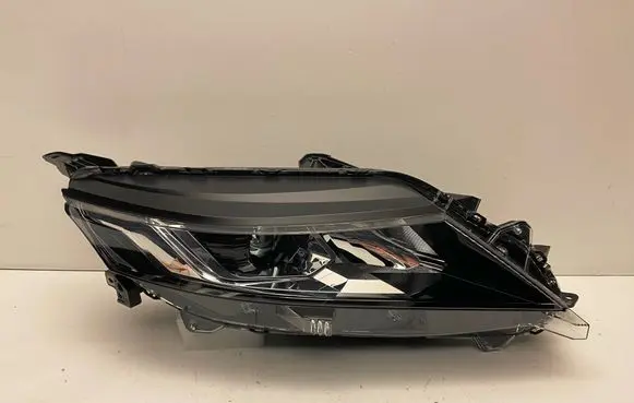 Mitsubishi L200 Headlight/headlamp 8301D377 W4725 0117502