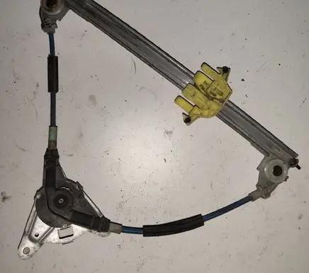 Rear door manual window regulator