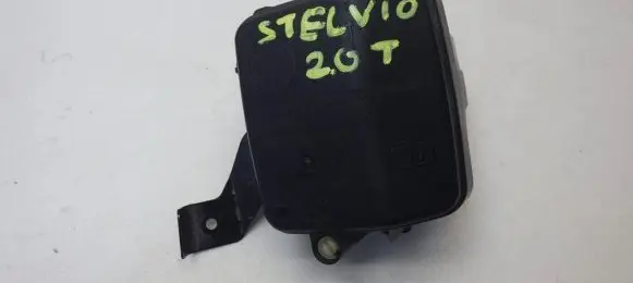 Alfa Romeo Stelvio Fuse box cover