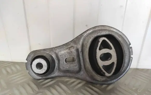 Opel Movano B Engine mount bracket 112388746R