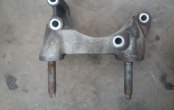 Ford S-MAX Engine mounting bracket