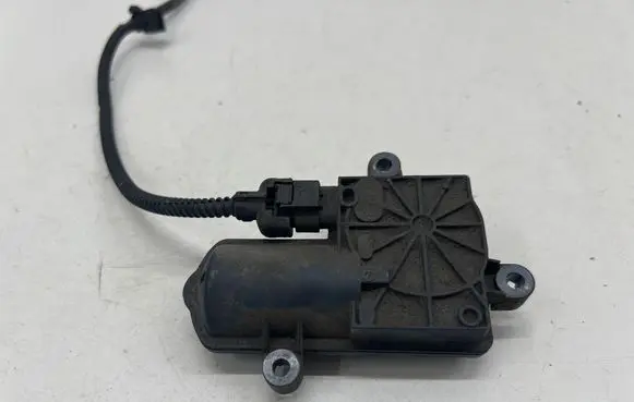 Audi Q3 F3 Intake manifold valve actuator/motor 4H0133246J