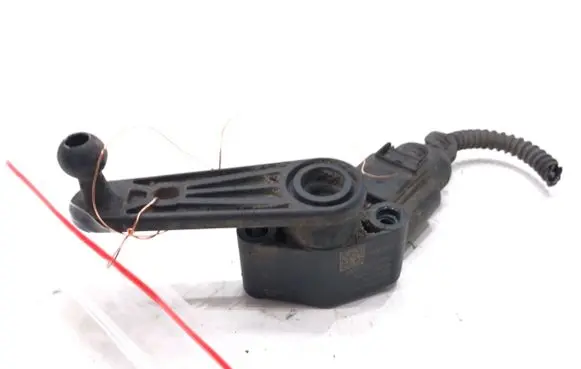 Headlight/headlamp level sensor