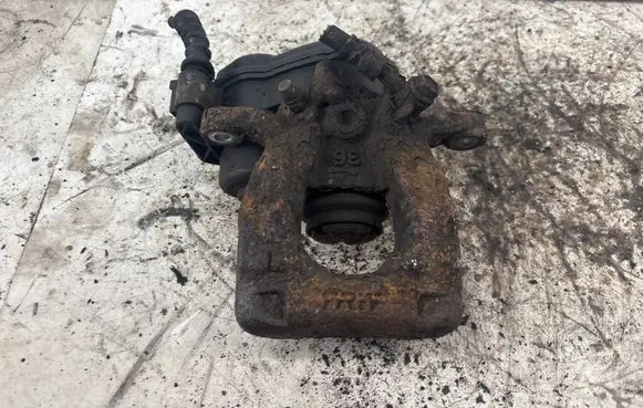 Nissan Qashqai J12 Rear brake caliper 32353311C