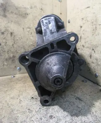 Renault Trafic I Starter motor VALEO098 21TD