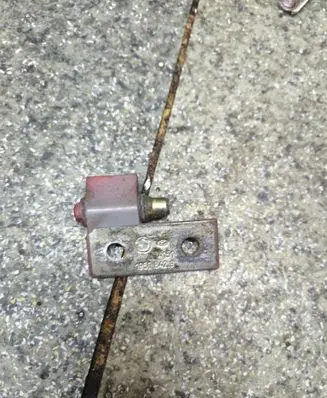 BMW 7 E32 Front door upper hinge 1950842