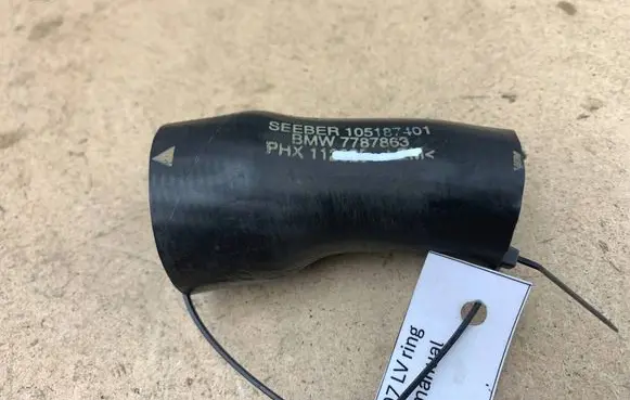 BMW 3 E90 E91 Engine coolant pipe/hose 7787863 13717787863