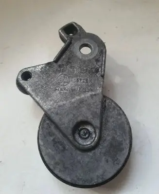 Engine mounting bracket