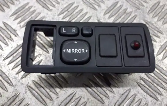 Toyota Avensis T250 Wing mirror switch 183575