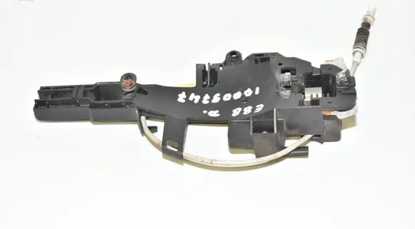 BMW 1 E82 E88 Front door coupe exterior handle/bracket 7059677