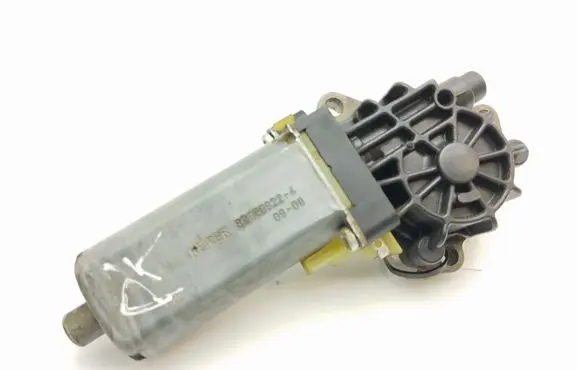 Mercedes-Benz C W204 Seat adjustment motor 0390203001 820289224