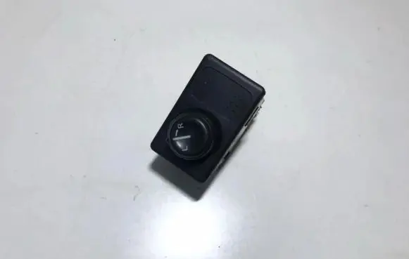 Nissan Almera N16 Wing mirror switch