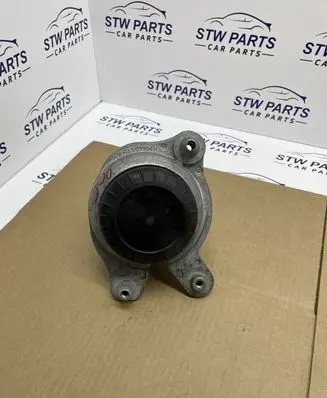 Mercedes-Benz C W205 Engine mount bracket 2052406717