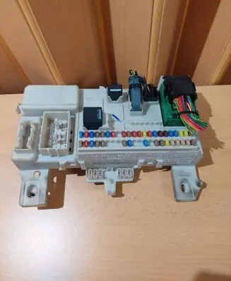 Volvo V50 Fuse module 31254903 519096804 71718