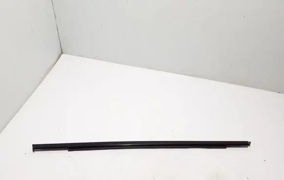 Porsche Macan (95B) Rear door trim (molding) 95B839475D