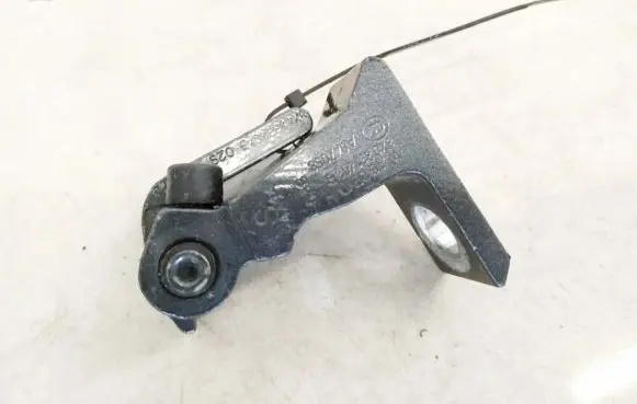 Audi Q3 8U Front door upper hinge 8x0831403b