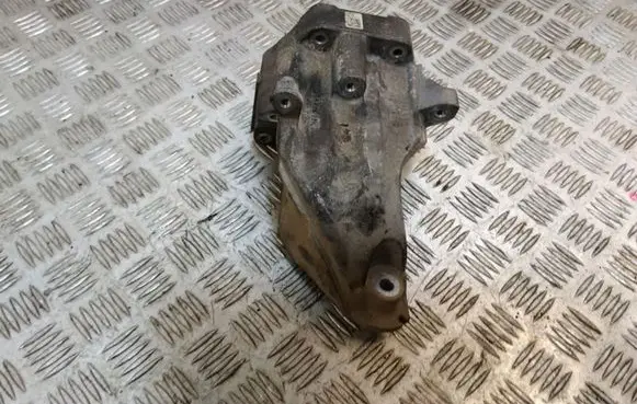 Mercedes-Benz C W204 Engine mounting bracket A6512230004