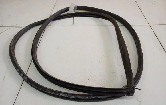 Subaru B9 Tribeca Rubber seal front coupe door 