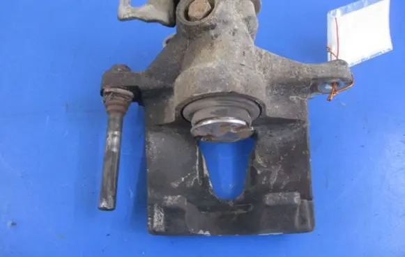 Ford Mondeo Mk III Rear brake caliper