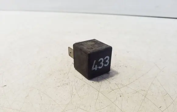 Volkswagen Golf V Other relay 3D0951253A