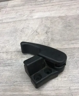 Engine bonnet (hood) release handle