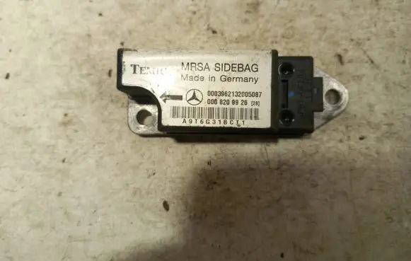 Mercedes-Benz E W210 Airbag deployment crash/impact sensor 0008209926 A9TGG31BCL1 0003962120050087