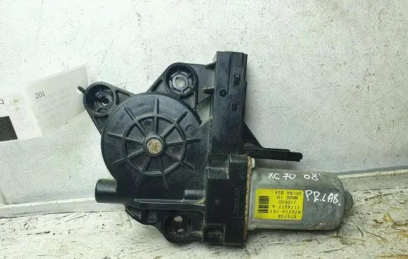 Volvo V70 Front door window regulator motor 970714101 070730 1174077A