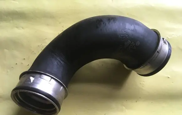 Mercedes-Benz C W203 Intercooler hose/pipe A2035282882