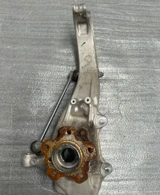Front wheel hub spindle knuckle