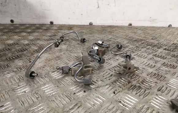 Infiniti Q50 Fuel injector supply line/pipe Q50KUROVAMZDELIAI