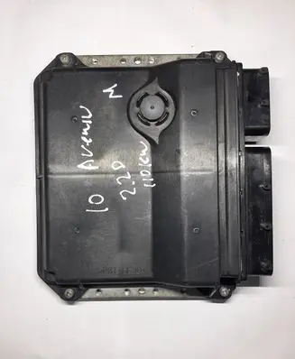 Toyota Avensis T270 Engine control unit/module 8966105D52 MB2759001931