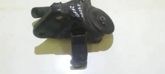Mazda 626 Engine mount bracket